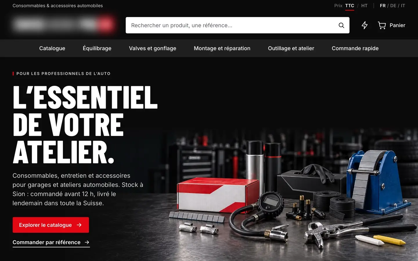 Page d'accueil d'un site en cours de réalisation pour un client à Sion, consommables d’atelier automobile. Le logo du client est flouté.